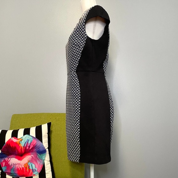 DKNYC Blue White Black Geometric Sheath Dress 8 Cocktail Work - Picture 3 of 7